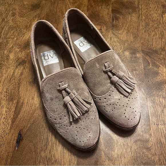 DV Dolce Vita Taupe Perforated Suede Wingtip Marcel Loafer Oxford Tassels Sz 6 - Picture 1 of 10